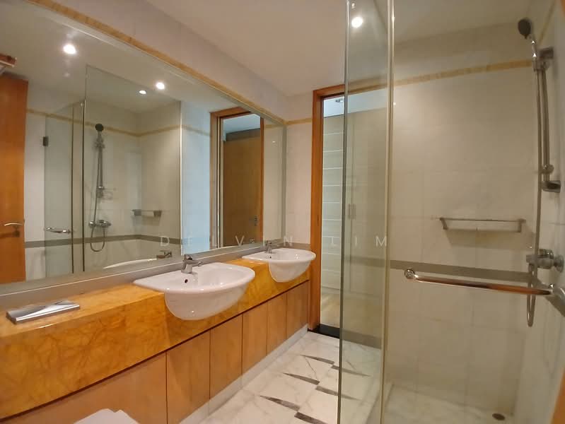 The Light @ Cairnhill, 19 Cairnhill Circle, 4 Bedrooms, 2,443 sqft, Condominium For Sale, by Delvin Lim, 500226860 - Bathroom - PropertyGuru.com.sg