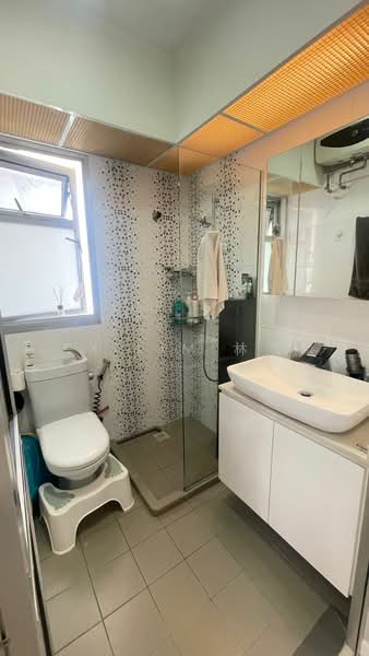 327A Sumang Walk, 327A Sumang Walk, 1 Bedroom, 398 sqft, HDB Flat For Sale, by Lex Lim 林双麟, 500226866 - Bathroom - PropertyGuru.com.sg