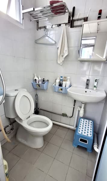 27 Jalan Bahagia, 27 Jalan Bahagia, 2 Bedrooms, 602 sqft, HDB Flat For Sale, by Seow Yun Ye (Bob), 500226867 - Bathroom - PropertyGuru.com.sg
