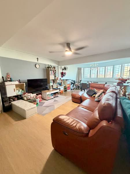 641 Hougang Avenue 8, 641 Hougang Avenue 8, 3 Bedrooms, 1,291 sqft, HDB Flat For Sale, by Ron Ng Wai Kok, 500226877 - Living Room - PropertyGuru.com.sg