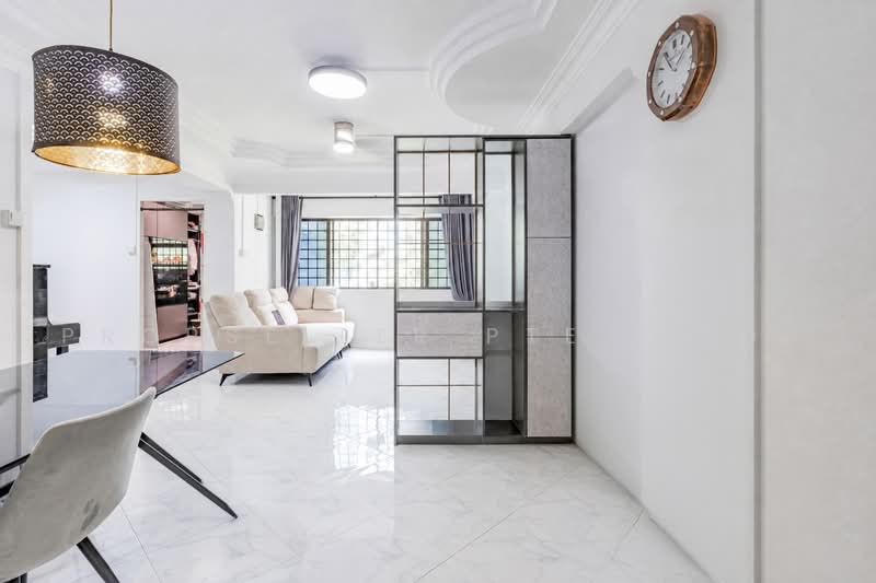 729 Tampines Street 71, 729 Tampines Street 71, 4 Bedrooms, 1,324 sqft, HDB Flat For Sale, by Kelly Tan, 500226880 - Living Room - PropertyGuru.com.sg