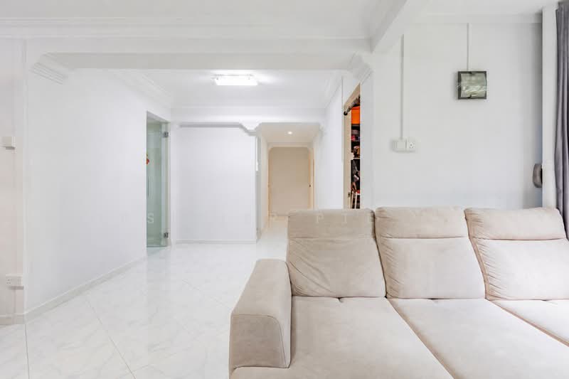 729 Tampines Street 71, 729 Tampines Street 71, 4 Bedrooms, 1,324 sqft, HDB Flat For Sale, by Kelly Tan, 500226880 - Living Room - PropertyGuru.com.sg