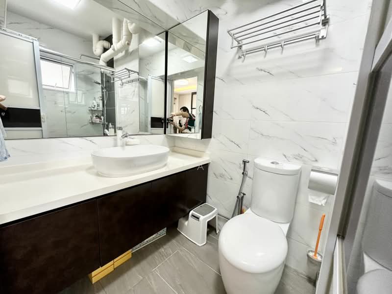8 Cantonment Close, 8 Cantonment Close, 3 Bedrooms, 969 sqft, HDB Flat For Sale, by Ben XIA 夏天鹏, 500226884 - Bathroom - PropertyGuru.com.sg