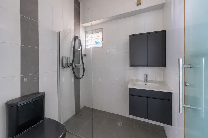 330A Anchorvale Street, 330A Anchorvale Street, 3 Bedrooms, 1,001 sqft, HDB Flat For Sale, by Elaine Wong, 500226924 - Bathroom - PropertyGuru.com.sg