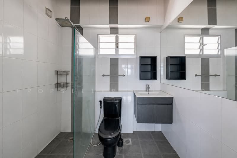 330A Anchorvale Street, 330A Anchorvale Street, 3 Bedrooms, 1,001 sqft, HDB Flat For Sale, by Elaine Wong, 500226924 - Bathroom - PropertyGuru.com.sg