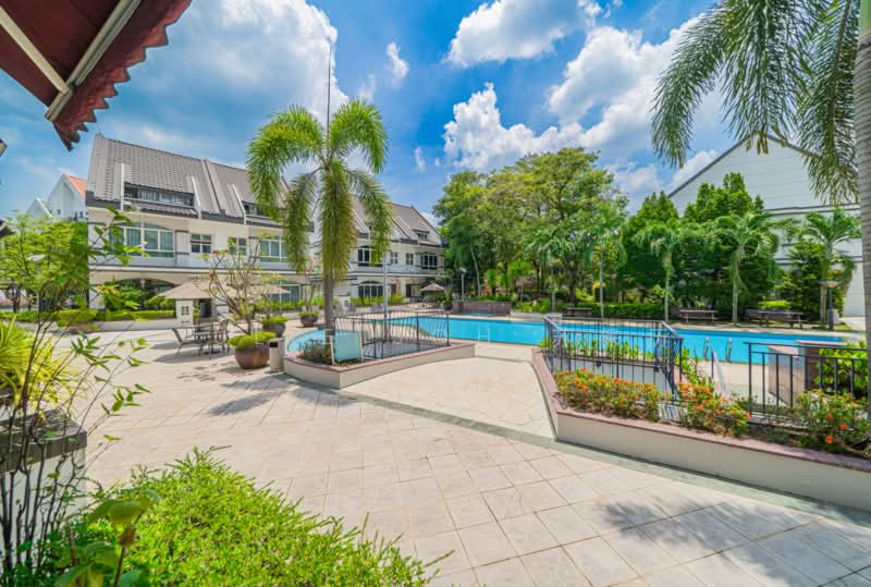 Super Cheap Terrace below 3.5m!, , 6 Bedrooms, 3,261 sqft, Cluster House For Sale, by Julie Soh 苏保历, 500226941 - Exterior - PropertyGuru.com.sg