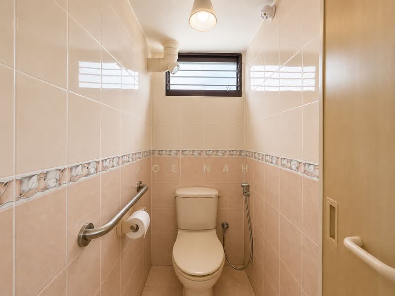 5 Bedok South Avenue 2, 5 Bedok South Avenue 2, 3 Bedrooms, 882 sqft, HDB Flat For Sale, by Joe Nah, 500226944 - Bathroom - PropertyGuru.com.sg