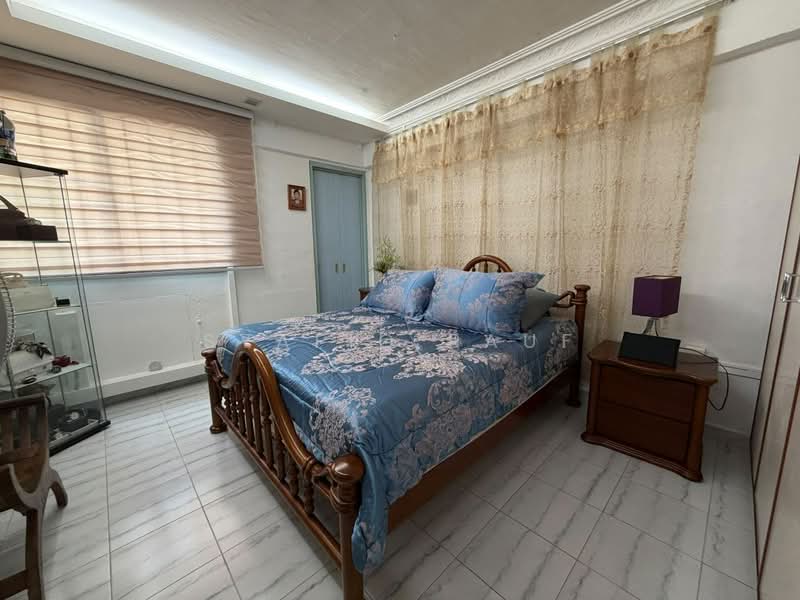 228 Yishun Street 21, 228 Yishun Street 21, 3 Bedrooms, 1,033 sqft, HDB Flat For Sale, by Syafiq Rauf, 500226951 - Master Bedroom - PropertyGuru.com.sg