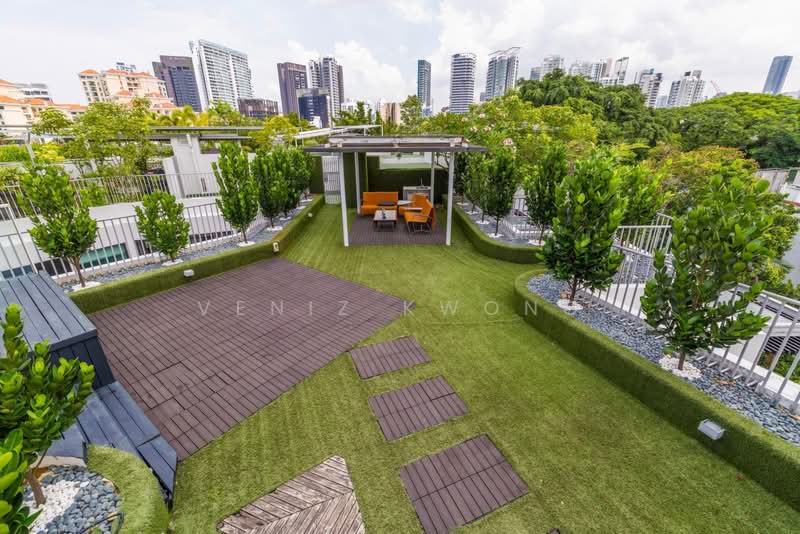 Belle Vue Residences, 33 Oxley Walk, 3 Bedrooms, 3,637 sqft, Condominium For Sale, by Veniz Kwong, 500226967 - Private Roof Jacuzzi Area - PropertyGuru.com.sg