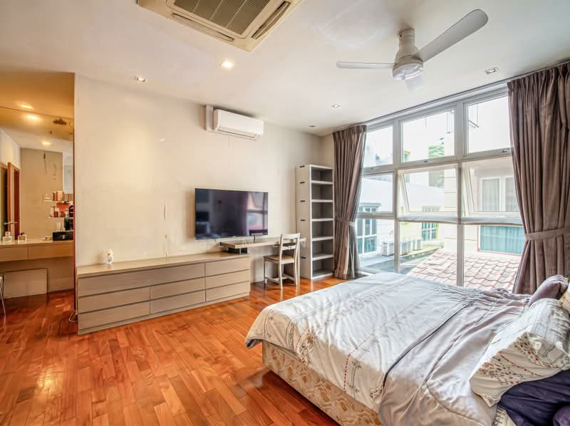 C.H.E.A.P Interterrace Andrews Terrace, , 6 Bedrooms, 4,000 sqft, Terraced House For Sale, by Willmen Low, 500226974 - Bedroom - PropertyGuru.com.sg