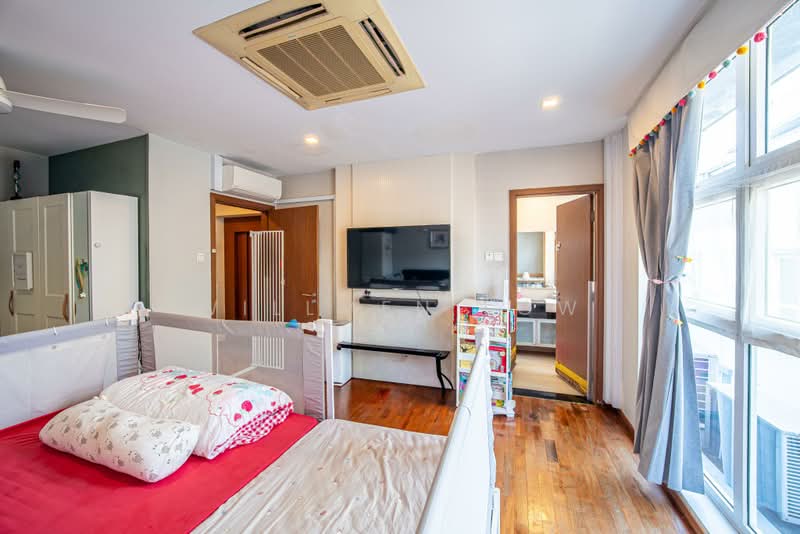C.H.E.A.P Interterrace Andrews Terrace, , 6 Bedrooms, 4,000 sqft, Terraced House For Sale, by Willmen Low, 500226974 - Bedroom - PropertyGuru.com.sg