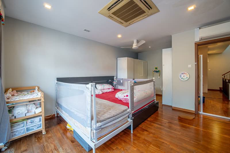 C.H.E.A.P Interterrace Andrews Terrace, , 6 Bedrooms, 4,000 sqft, Terraced House For Sale, by Willmen Low, 500226974 - Bedroom - PropertyGuru.com.sg
