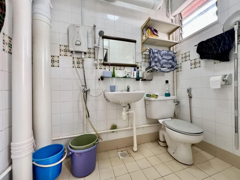 431 Choa Chu Kang Avenue 4, 431 Choa Chu Kang Avenue 4, 3 Bedrooms, 1,119 sqft, HDB Flat For Sale, by Louis Ang 洪家豪, 500226976 - Bathroom - PropertyGuru.com.sg