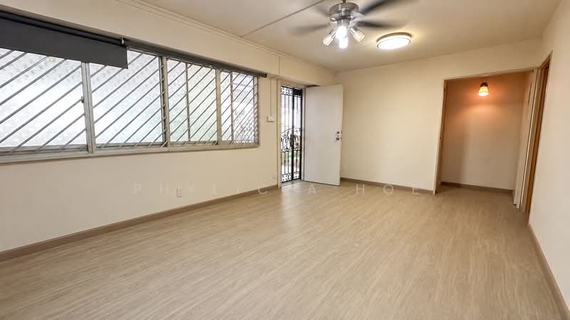 639 Yishun Street 61, 639 Yishun Street 61, 3 Bedrooms, 904 sqft, HDB Flat For Sale, by Phylicia Hoe, 500227002 - Living Room - PropertyGuru.com.sg