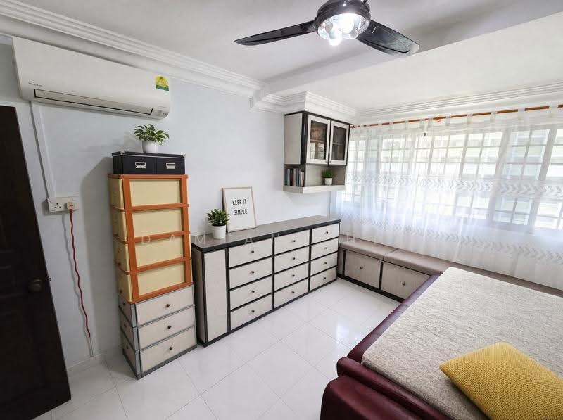 213 Yishun Street 21, 213 Yishun Street 21, Sembawang / Yishun, 3 Bedrooms, 1,302 sqft, HDB Flat For Sale, by Damian Chia, 500227004 - Bedroom - PropertyGuru.com.sg