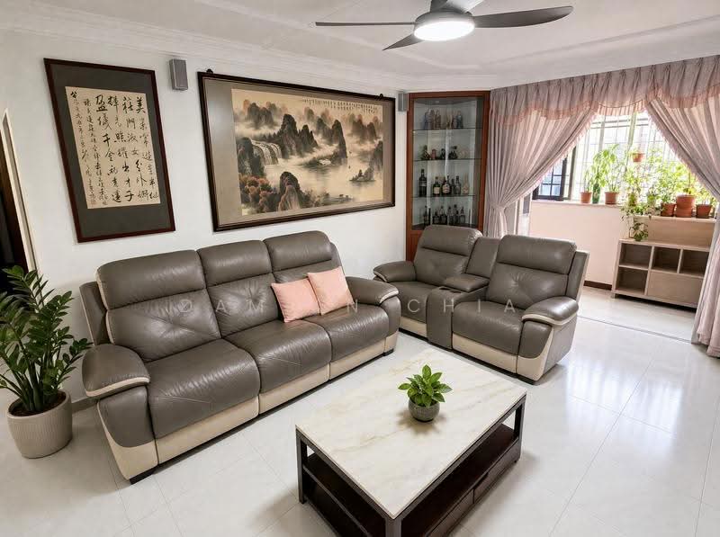 213 Yishun Street 21, 213 Yishun Street 21, Sembawang / Yishun, 3 Bedrooms, 1,302 sqft, HDB Flat For Sale, by Damian Chia, 500227004 - Living Room - PropertyGuru.com.sg