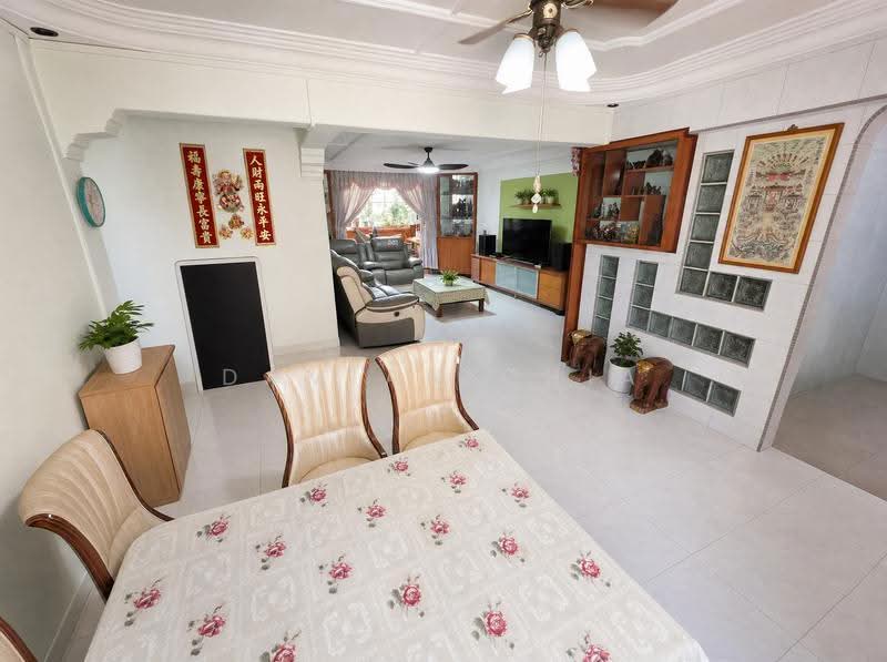 213 Yishun Street 21, 213 Yishun Street 21, Sembawang / Yishun, 3 Bedrooms, 1,302 sqft, HDB Flat For Sale, by Damian Chia, 500227004 - Living Room - PropertyGuru.com.sg