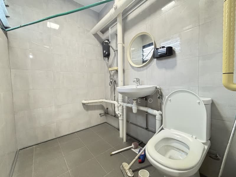 324 Hougang Avenue 5, 324 Hougang Avenue 5, Hougang / Punggol / Sengkang, Room Rental, 150 sqft, HDB Flat For Rent, by Darren Keong, 500227011 - Bathroom - PropertyGuru.com.sg