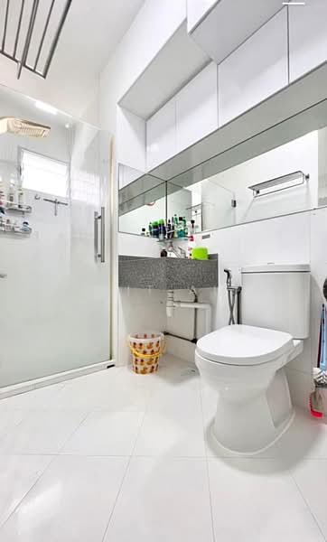 469 Jurong West Street 41, 469 Jurong West Street 41, 3 Bedrooms, 1,689 sqft, HDB Flat For Sale, by Bakhit Alias, 500227012 - Bathroom - PropertyGuru.com.sg