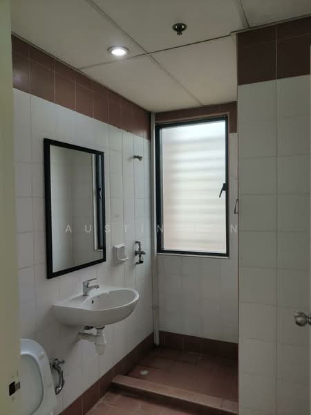 Midview Building, 50 Bukit Batok Street 23, 1,356 sqft, Light Industrial (B1) For Rent, by Austin Tan, 500227015 - Bathroom - CommercialGuru.com.sg