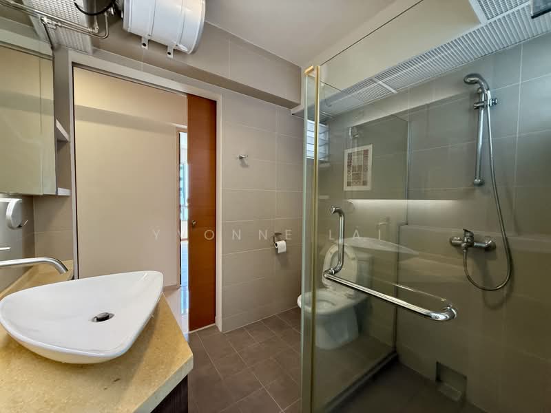 417 Clementi Avenue 1, 417 Clementi Avenue 1, 3 Bedrooms, 1,033 sqft, HDB Flat For Sale, by Yvonne Lai, 500227017 - Bathroom - PropertyGuru.com.sg