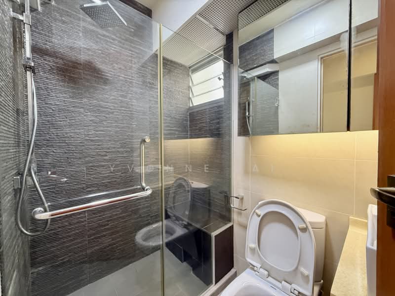 417 Clementi Avenue 1, 417 Clementi Avenue 1, 3 Bedrooms, 1,033 sqft, HDB Flat For Sale, by Yvonne Lai, 500227017 - Bathroom - PropertyGuru.com.sg
