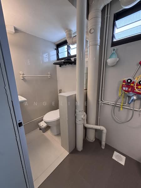 33 Marine Crescent, 33 Marine Crescent, 2 Bedrooms, 818 sqft, HDB Flat For Sale, by Angeline Ng, 500227024 - Bathroom - PropertyGuru.com.sg
