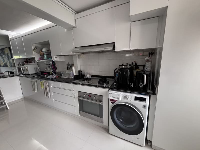 33 Marine Crescent, 33 Marine Crescent, 2 Bedrooms, 818 sqft, HDB Flat For Sale, by Angeline Ng, 500227024 - Kitchen - PropertyGuru.com.sg
