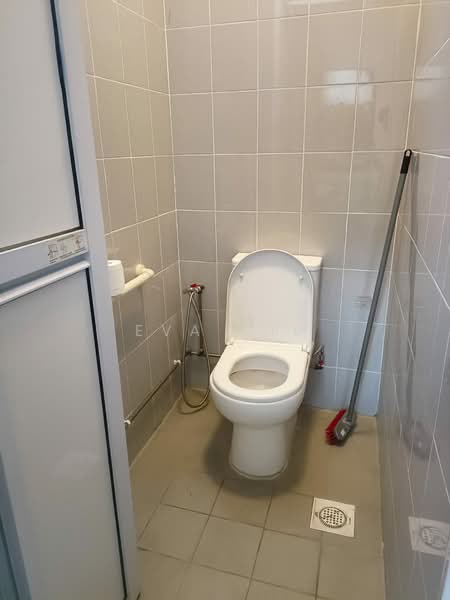 Blk 709 AMK Centre, AngMokio Ave 8, Ang Mo Kio / Bishan / Thomson, 375 sqft, Shop / Shophouse For Rent, by Eva Qiu, 500227030 - Bathroom - CommercialGuru.com.sg