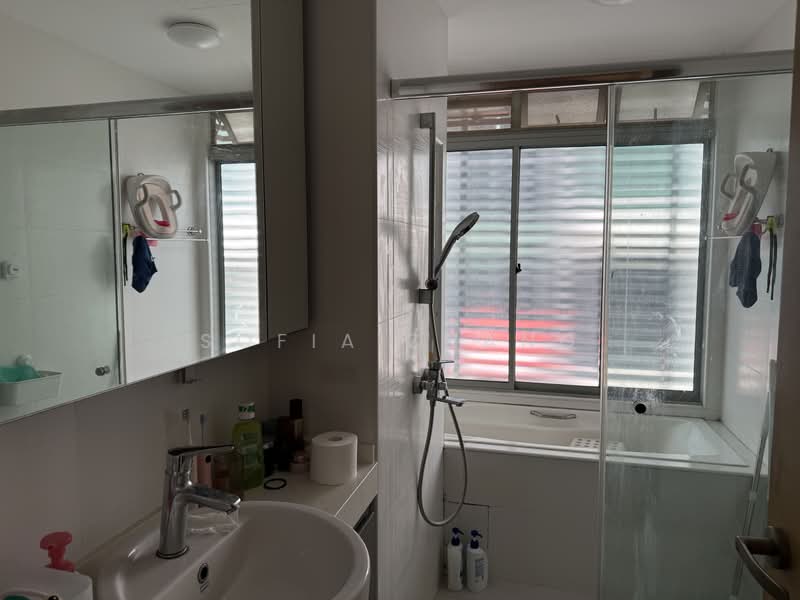 Ceylon Crest, 30 Ceylon Road, 3 Bedrooms, 1,206 sqft, Condominium For Rent, by Sofia Zhang, 500227061 - Bathroom - PropertyGuru.com.sg