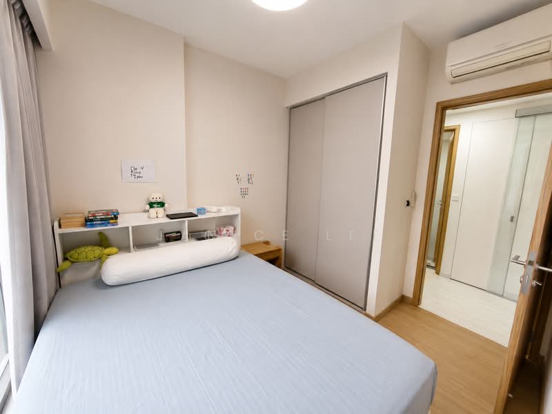 FLO Residence, Punggol Field Walk, 3 Bedrooms, 1,012 sqft, Condominium For Sale, by Janice Lee, 500227063 - Bedroom - PropertyGuru.com.sg