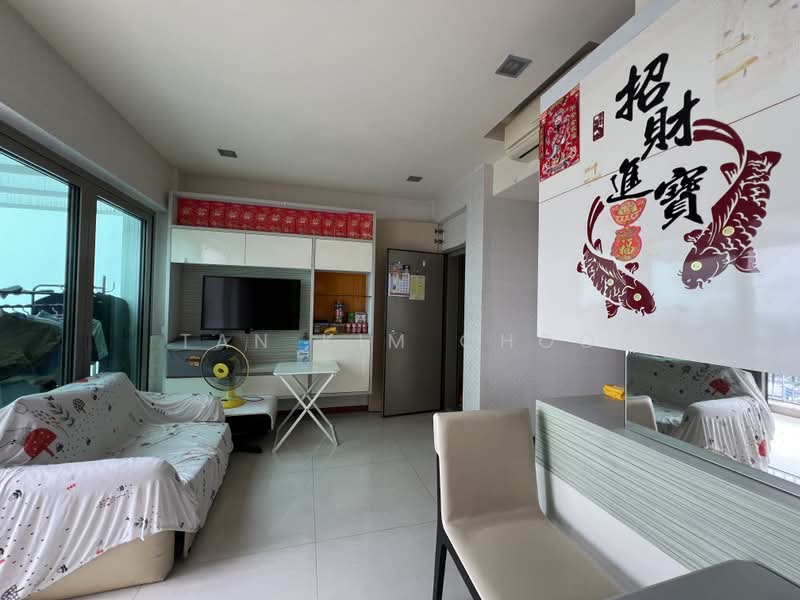 Trevista, 21 Lorong 3 Toa Payoh, 2 Bedrooms, 861 sqft, Condominium For Sale, by Tan Kim Choo, 500227075 - Living Room - PropertyGuru.com.sg