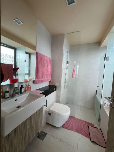 Trevista, 21 Lorong 3 Toa Payoh, 2 Bedrooms, 861 sqft, Condominium For Sale, by Tan Kim Choo, 500227075 - Attached Bathroom - PropertyGuru.com.sg