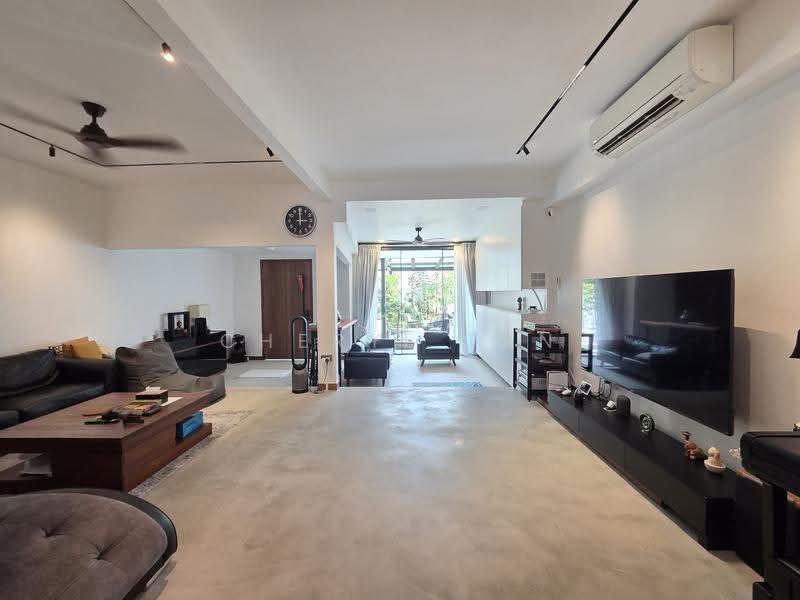 Jalan Remaja Inter-Terrace, Jalan Remaja, Dairy Farm / Bukit Panjang / Choa Chu Kang, 5 Bedrooms, 2,200 sqft, Terraced House For Sale, by Cheryl Tan, 500227078 - Living Room - PropertyGuru.com.sg