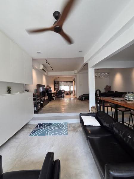 Jalan Remaja Inter-Terrace, Jalan Remaja, Dairy Farm / Bukit Panjang / Choa Chu Kang, 5 Bedrooms, 2,200 sqft, Terraced House For Sale, by Cheryl Tan, 500227078 - Living Room - PropertyGuru.com.sg