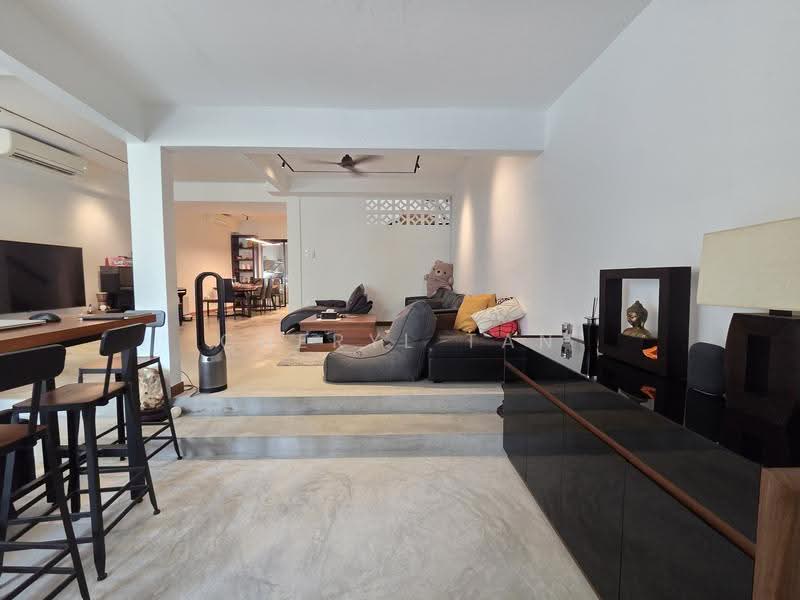 Jalan Remaja Inter-Terrace, Jalan Remaja, Dairy Farm / Bukit Panjang / Choa Chu Kang, 5 Bedrooms, 2,200 sqft, Terraced House For Sale, by Cheryl Tan, 500227078 - Living Room - PropertyGuru.com.sg