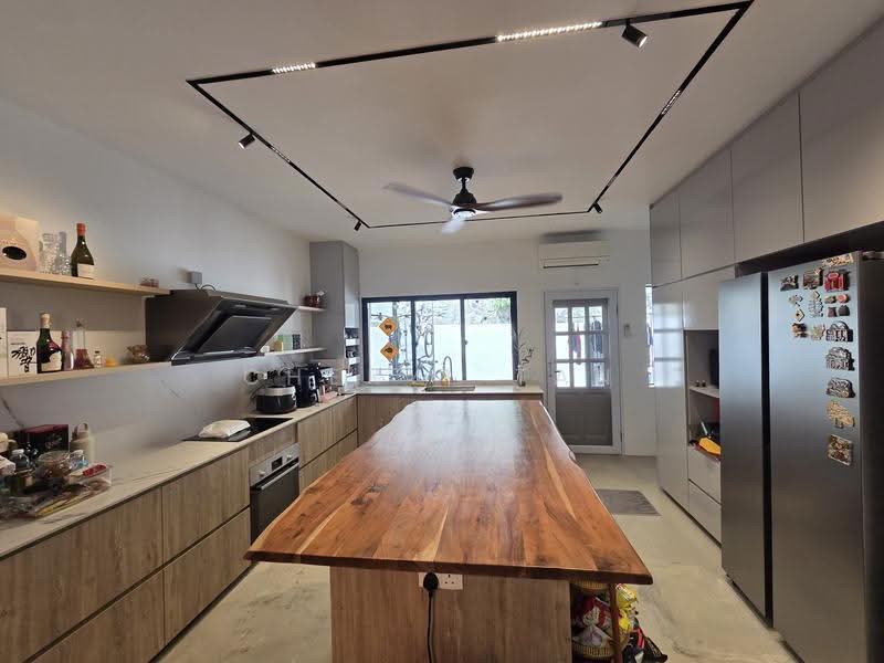 Jalan Remaja Inter-Terrace, Jalan Remaja, Dairy Farm / Bukit Panjang / Choa Chu Kang, 5 Bedrooms, 2,200 sqft, Terraced House For Sale, by Cheryl Tan, 500227078 - Kitchen - PropertyGuru.com.sg