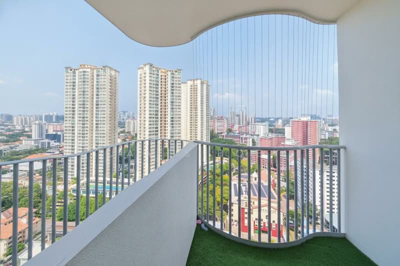 Queens Peak, 1 Dundee Road, 1 Bedroom, 495 sqft, Condominium For Sale, by James Boey, 500227096 - Balcony - PropertyGuru.com.sg
