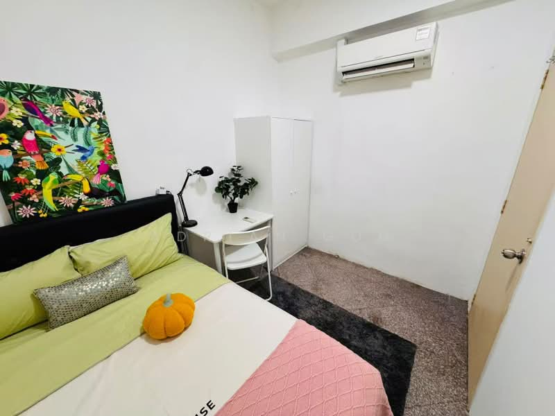 Wing Fong Court, 10 Lorong 14 Geylang, Room Rental, 168 sqft, Condominium For Rent, by Adrian Goh, 500227122 - Bedroom - PropertyGuru.com.sg
