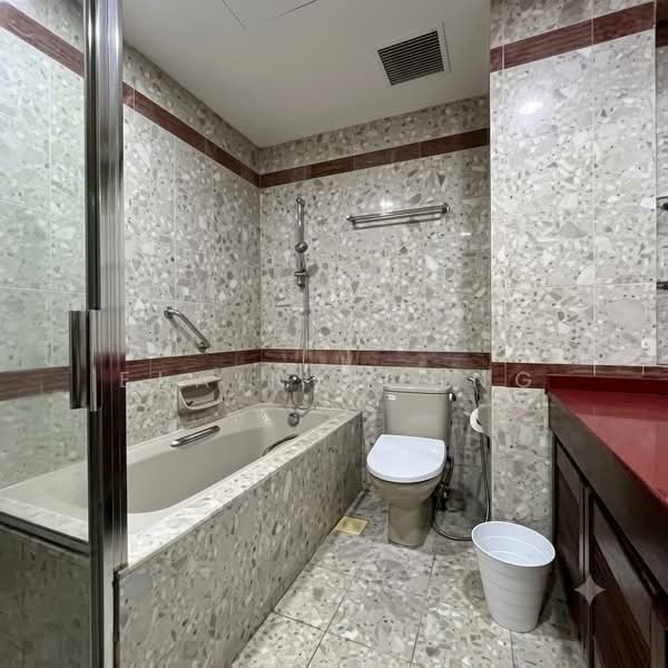 Maple Woods, 985 Bukit Timah Road, Room Rental, 111 sqft, Condominium For Rent, by Elaine Chng, 500227125 - Bathroom - PropertyGuru.com.sg