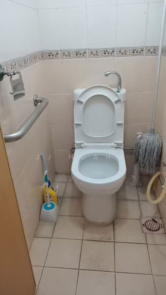 2 Dover Road, 2 Dover Road, Room Rental, 180 sqft, HDB Flat For Rent, by JJ Huang, 500227130 - Bathroom - PropertyGuru.com.sg