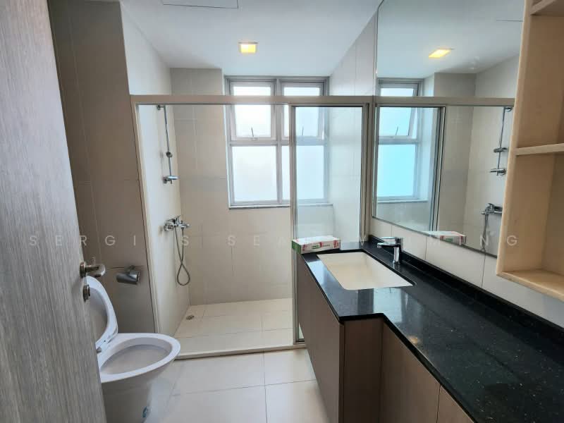 The Metropolitan Condominium, 8 Alexandra View, 3 Bedrooms, 1,399 sqft, Condominium For Sale, by Sergius Seah Weiming, 500227141 - Master Bathroom - PropertyGuru.com.sg