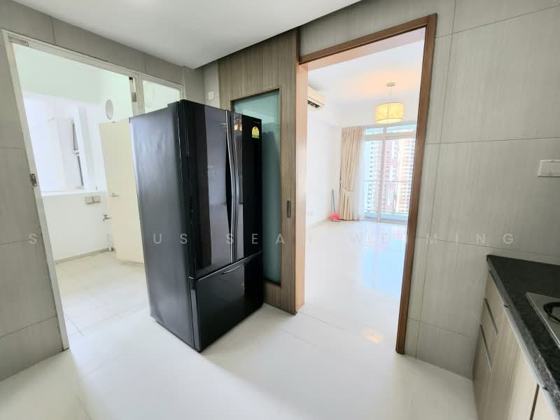 The Metropolitan Condominium, 8 Alexandra View, 3 Bedrooms, 1,399 sqft, Condominium For Sale, by Sergius Seah Weiming, 500227141 - Kitchen/Yard - PropertyGuru.com.sg