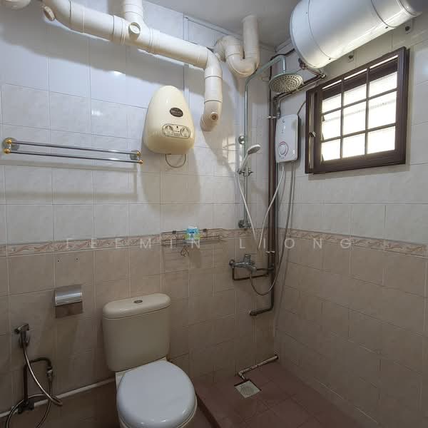 118D Jalan Membina, 118D Jalan Membina, 3 Bedrooms, 969 sqft, HDB Flat For Sale, by Feemin Liong, 500227142 - Bathroom - PropertyGuru.com.sg