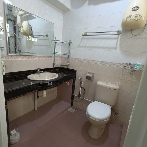 118D Jalan Membina, 118D Jalan Membina, 3 Bedrooms, 969 sqft, HDB Flat For Sale, by Feemin Liong, 500227142 - Bathroom - PropertyGuru.com.sg