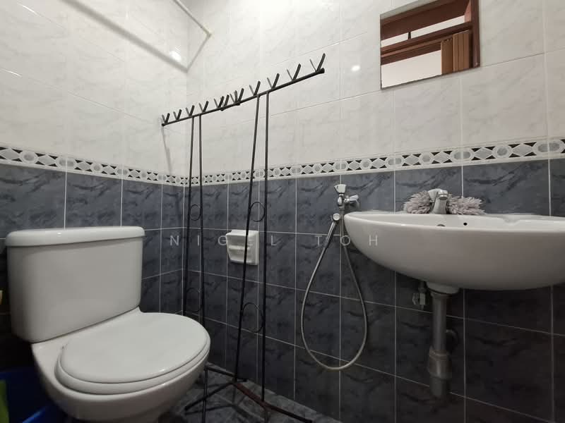 Ballota Park Condo, 162 Mariam Way, 4 Bedrooms, 1,345 sqft, Condominium For Rent, by Nigel Toh, 500227155 - Bathroom - PropertyGuru.com.sg