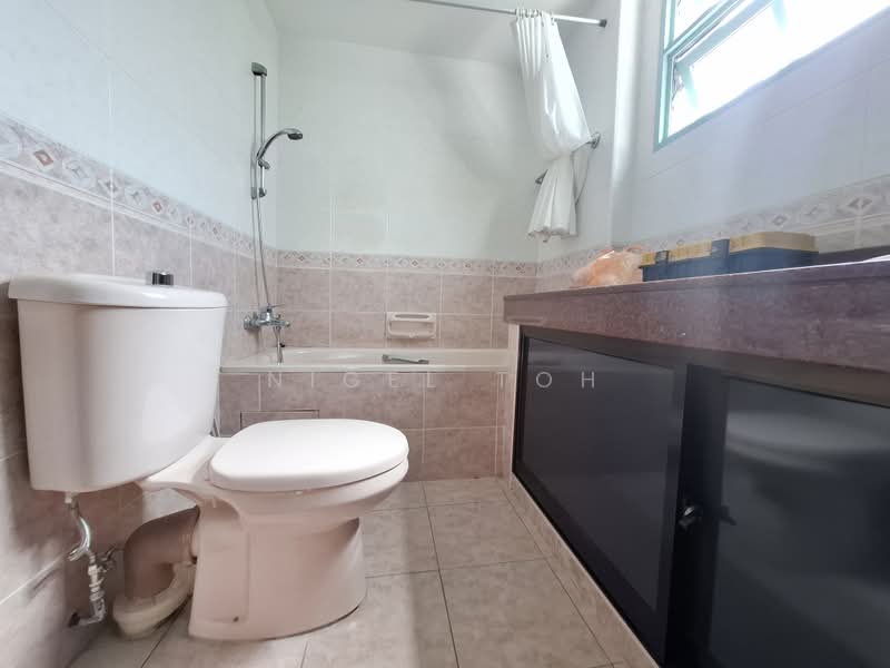 Ballota Park Condo, 162 Mariam Way, 4 Bedrooms, 1,345 sqft, Condominium For Rent, by Nigel Toh, 500227155 - Bathroom - PropertyGuru.com.sg