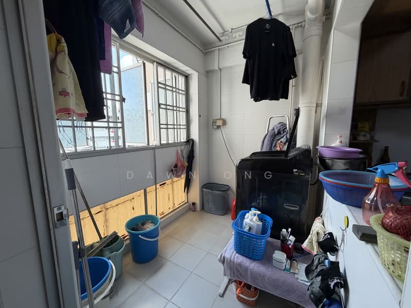 246 Simei Street 5, 246 Simei Street 5, 3 Bedrooms, 1,130 sqft, HDB Flat For Sale, by Dawn Ong, 500227182 - Balcony - PropertyGuru.com.sg