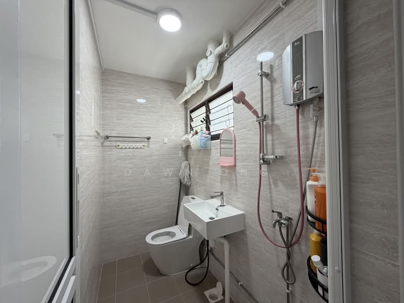 246 Simei Street 5, 246 Simei Street 5, 3 Bedrooms, 1,130 sqft, HDB Flat For Sale, by Dawn Ong, 500227182 - Bathroom - PropertyGuru.com.sg