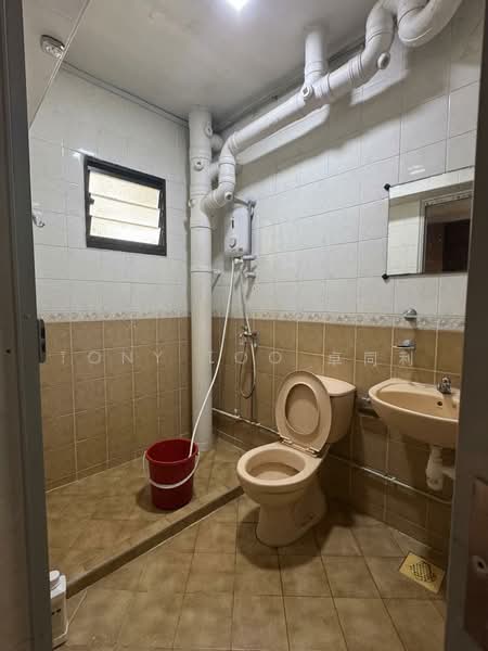 407 Sembawang Drive, 407 Sembawang Drive, Room Rental, 120 sqft, HDB Flat For Rent, by Tony Too 卓同利, 500227190 - Bathroom - PropertyGuru.com.sg